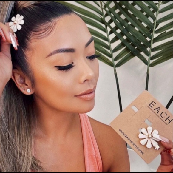 Flower Barrettes NWT - Picture 3 of 3